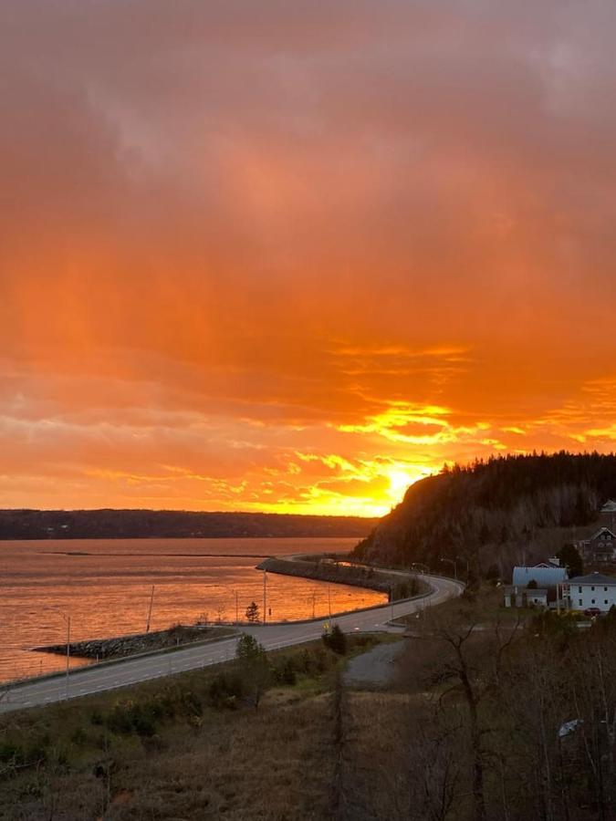 Suite 2 Fleche Du Fjord Vue Saguenay Mont Valin Saint-Fulgence 外观 照片