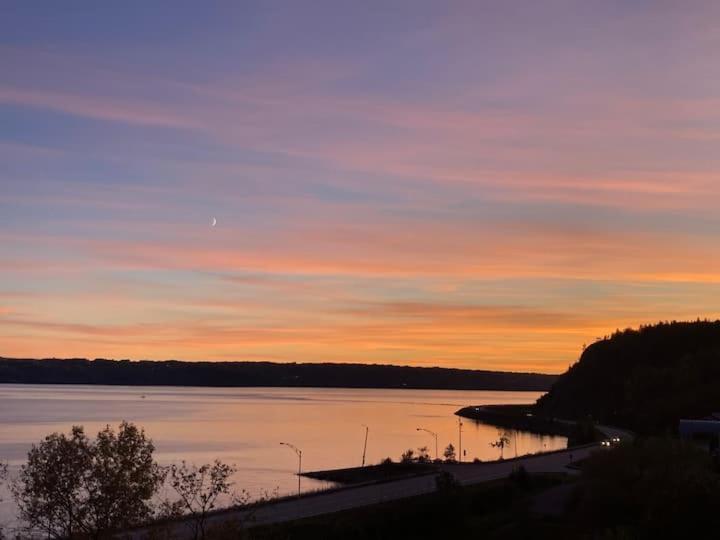 Suite 2 Fleche Du Fjord Vue Saguenay Mont Valin Saint-Fulgence 外观 照片